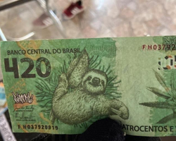 PF apreende nota de R$ 420 com estampa de bicho-preguiça e maconha no Acre