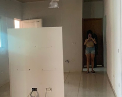Garota tira foto de fantasma em espelho do apartamento do falecido pai