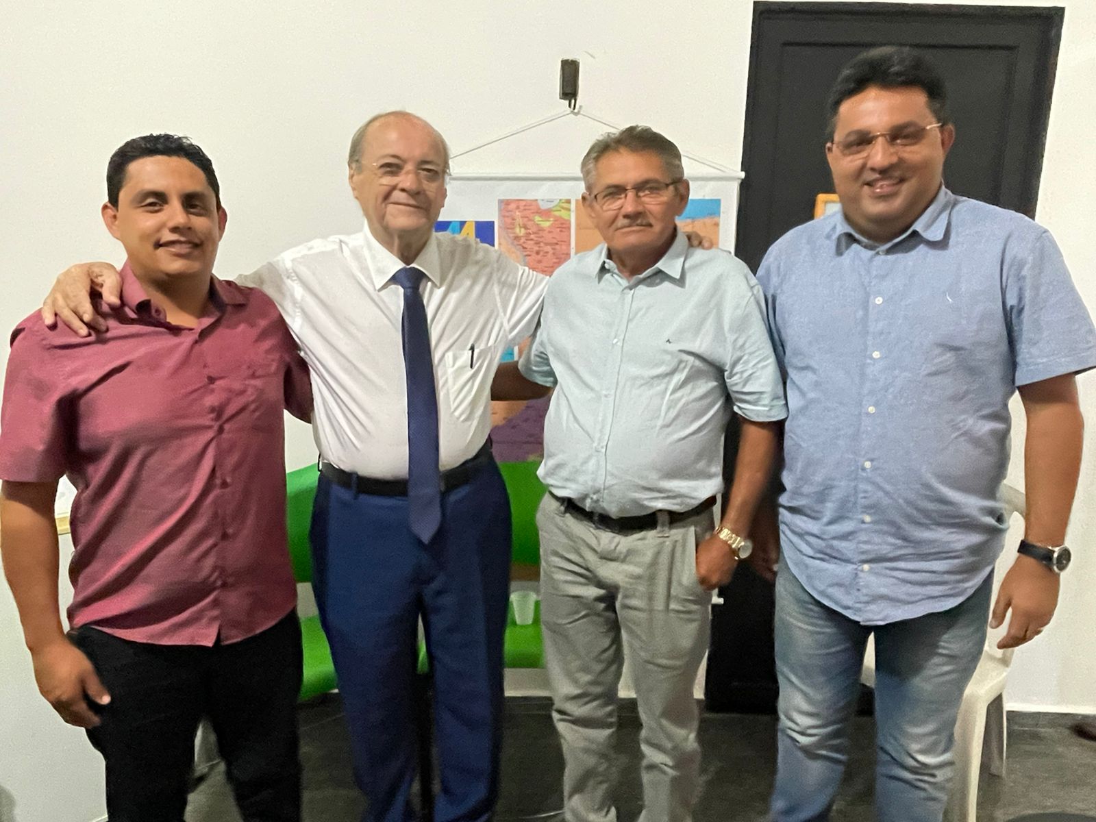 Sílvio Mendes com lideranças de Marcolândia (Ascom União Brasil)