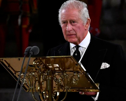 Rei Charles III faz discurso ao Parlamento britânico: “peso da história”