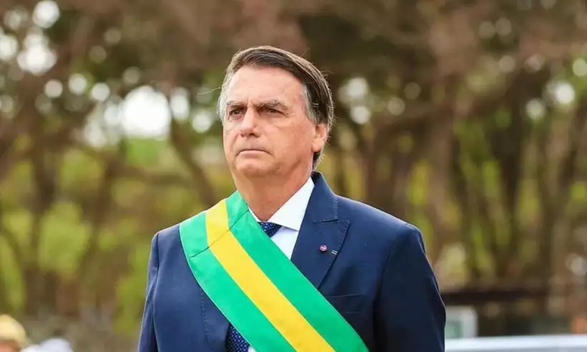 Bolsonaro afirma que vai passar "faixa" e se "recolher" caso perca eleição - Foto: Estevam Costa/PR