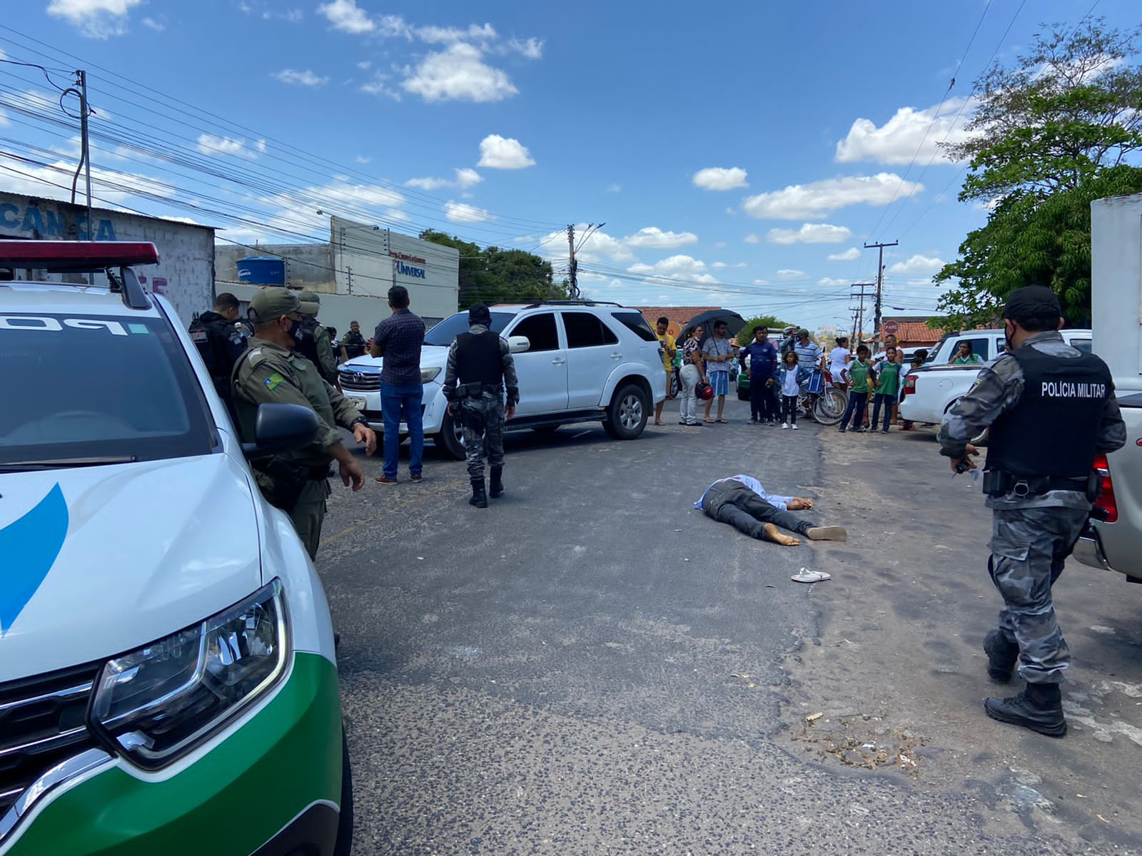 Dois homens são mortos durante tentativa de assalto em Teresina (Foto: Matheus Oliveira)Dois homens são mortos durante tentativa de assalto em Teresina (Foto: Matheus Oliveira)