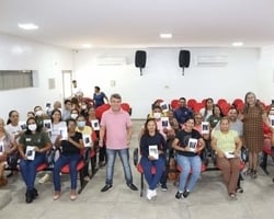 Prefeito João Luiz entrega tablets para Agentes Comunitários de Saúde  