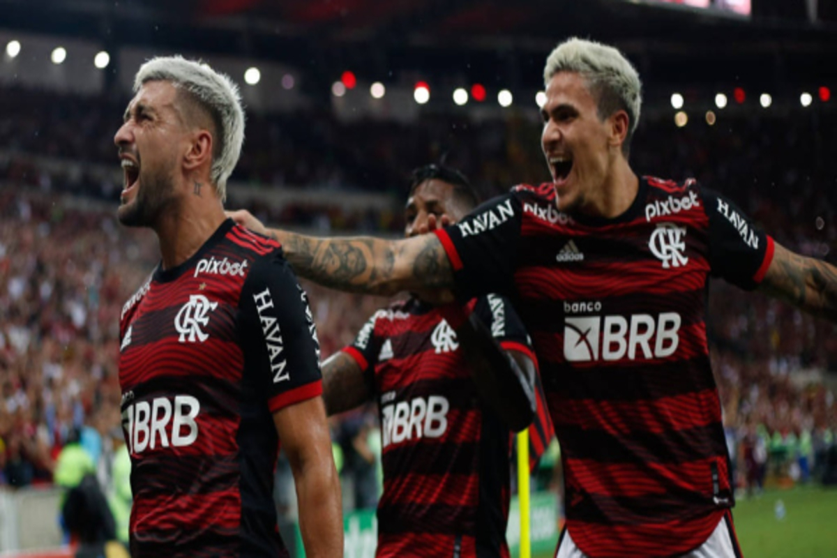 Flamengo volta a vencer S&Atilde;&pound;o Paulo e vai &Atilde;&nbsp; final da Copa do Brasil