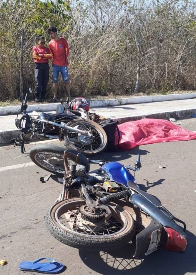 Duas pessoas morrem em colisão frontal entre motos em Barras, no Piauí (Foto: Reprodução/ WhatsApp)