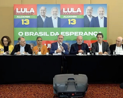 Lula reúne oito ex-presidenciáveis para declaração de apoio em São Paulo