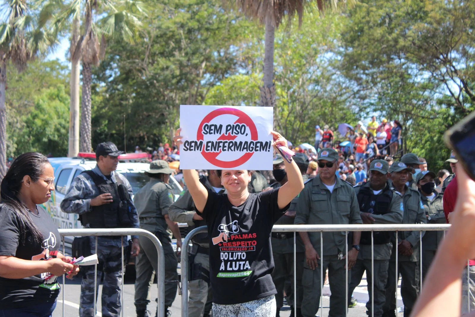 Profissionais da Enfermagem durante protesto nos desfiles de 7 de Setembro (Foto: Raíssa Morais/ Meio Norte)