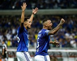 Cruzeiro vence o Vasco por 3 a 0 e garante o acesso antecipado à Série A