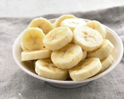 Por que a banana faz bem? Surpreenda-se com 8 benefícios da fruta