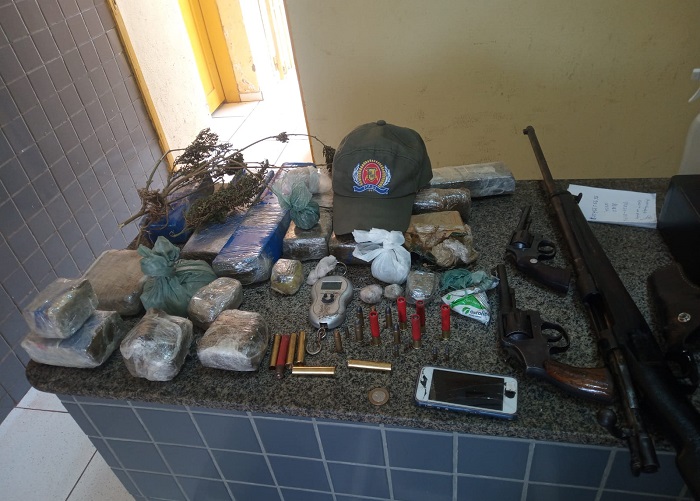 Todo material encontrado na casa da suspeita foi levado para delegacia