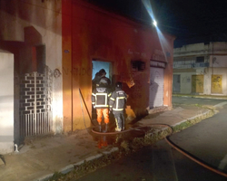 Morador em situação de rua tem corpo queimado após arrombar loja no Centro