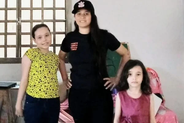 Mãe confessa que matou filhas envenenadas, afogadas e depois a facadas (Foto: Reprodução)