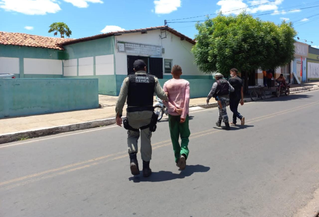 Acusados foram levados à Delegacia de Castelo do Piauí | FOTO: Ronaldo Mota