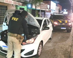 PRF recupera veículo roubado em Brasília e apreende motorista em Teresina