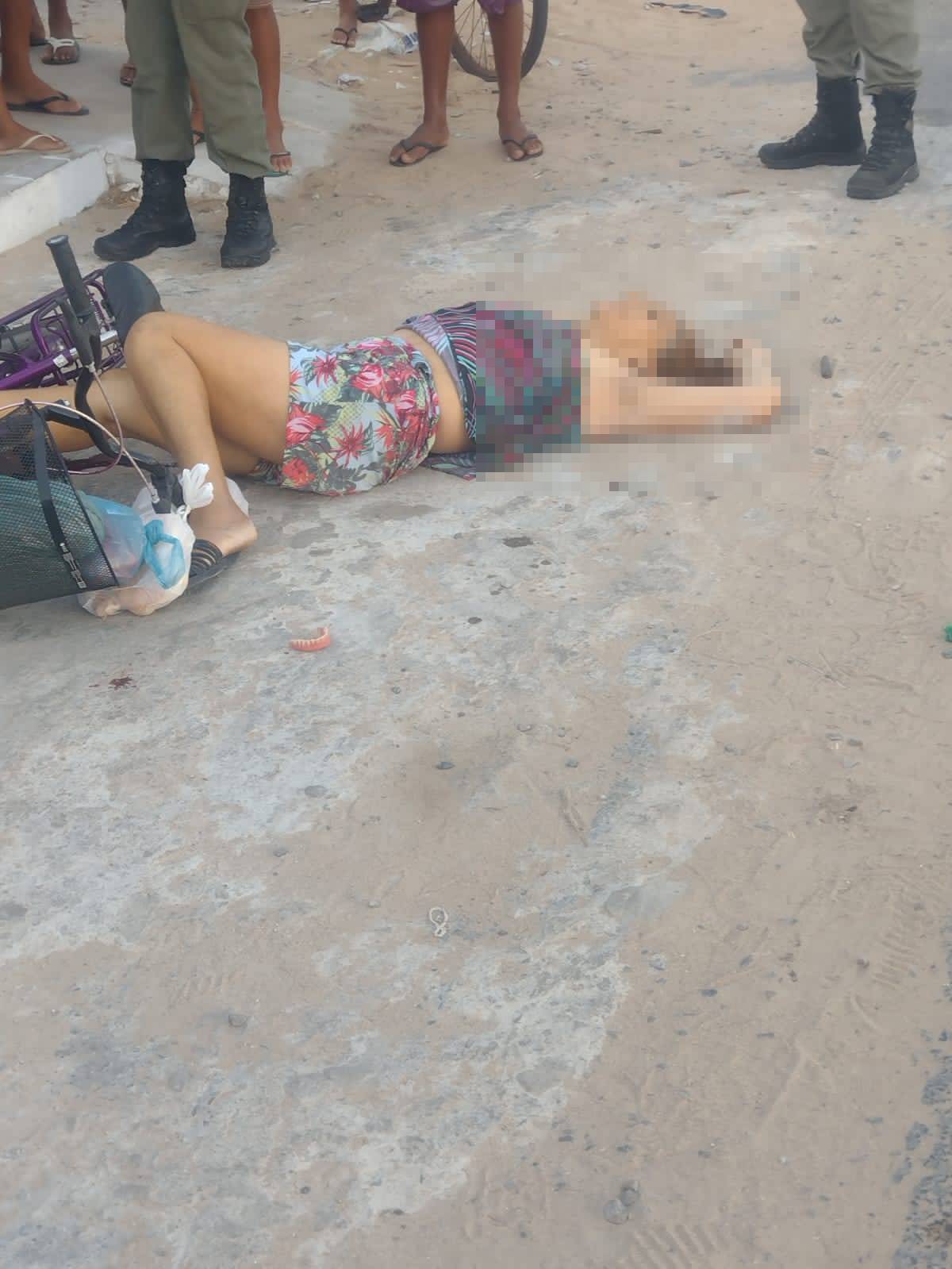 Mulher é assassinada a tiros na saída de padaria no centro de Luís Correia (Foto: Reprodução/ WhatsApp)