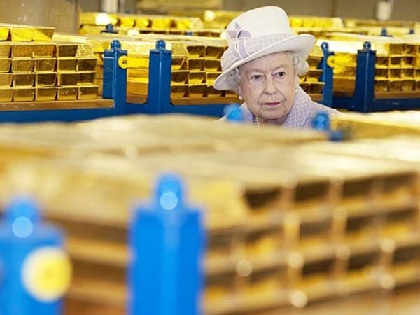 Ouros da Betinha: Descubra quanto vale a fortuna da rainha Elizabeth II