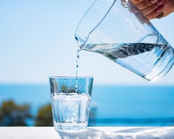 Alerta! 7 sinais que indicam que você não bebe água o suficiente