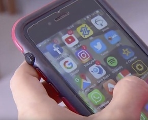 Pais e mães precisam ficar atentos aos cuidados com os filhos na web